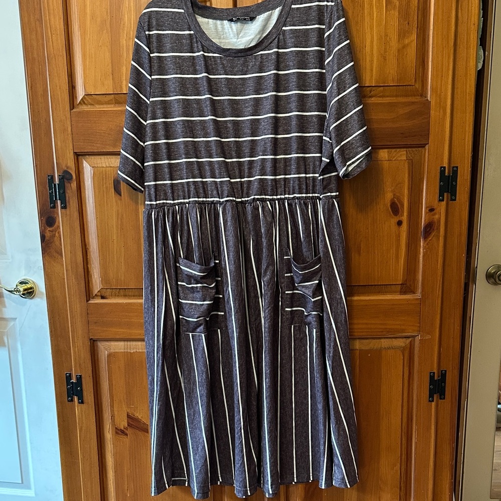 BloomChic dress with 2 front pockets size 12